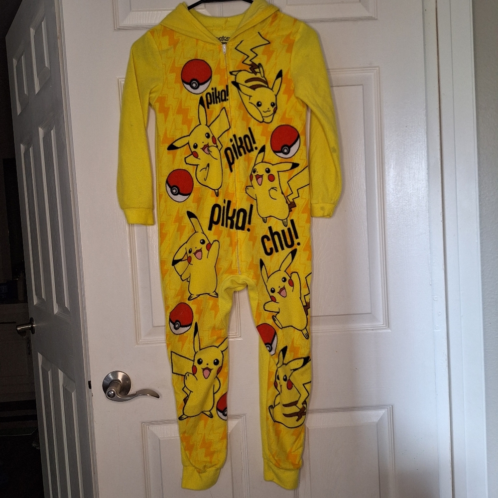 Pokemon Zip Up Pajama Size 6/7